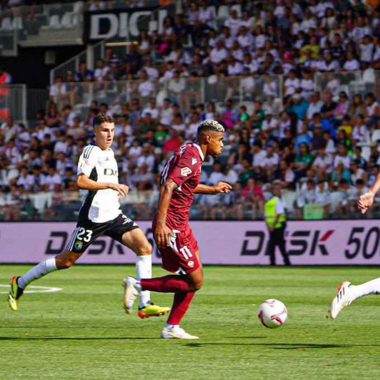 cover art for El CD Castellón asalta El Plantío (0-2) - Signo Radio Castellón