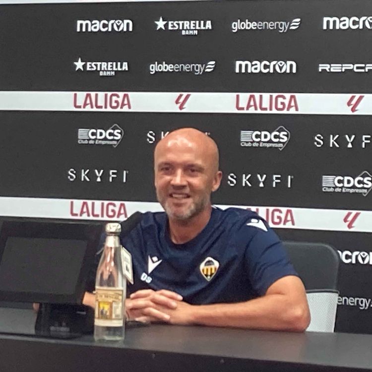 cover art for Dick Schreuder previa Sporting de Gijón-Castellón