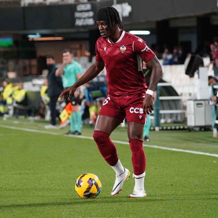 cover art for Empate insuficiente del Castellón en Cartagena (2-2)