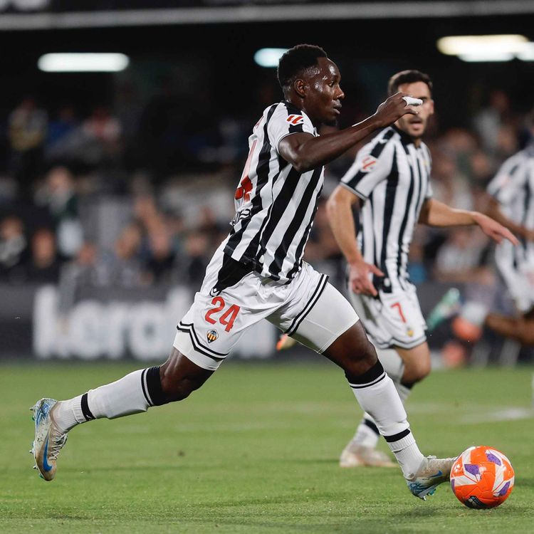 cover art for El Castellón resurge ante el Almería y suma una victoria clave para la permanencia (4-1)