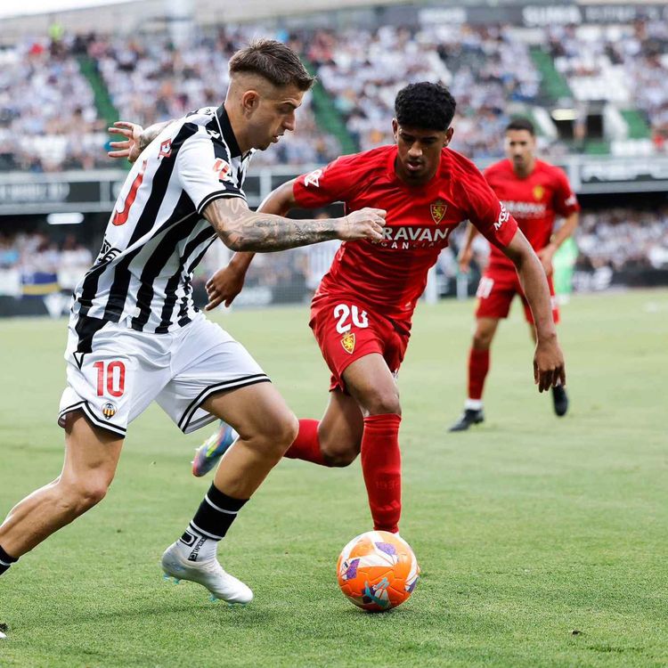 cover art for El CD Castellón arrolla al Zaragoza en el último encuentro del curso (4-1)