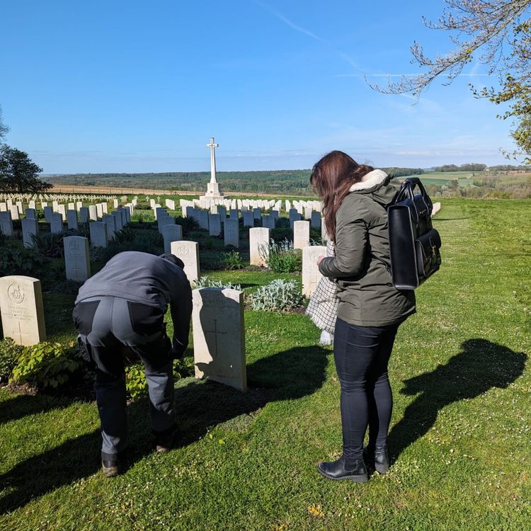 cover art for Rencontre horticole dans un cimetière de la Commonwealth War Graves Commission