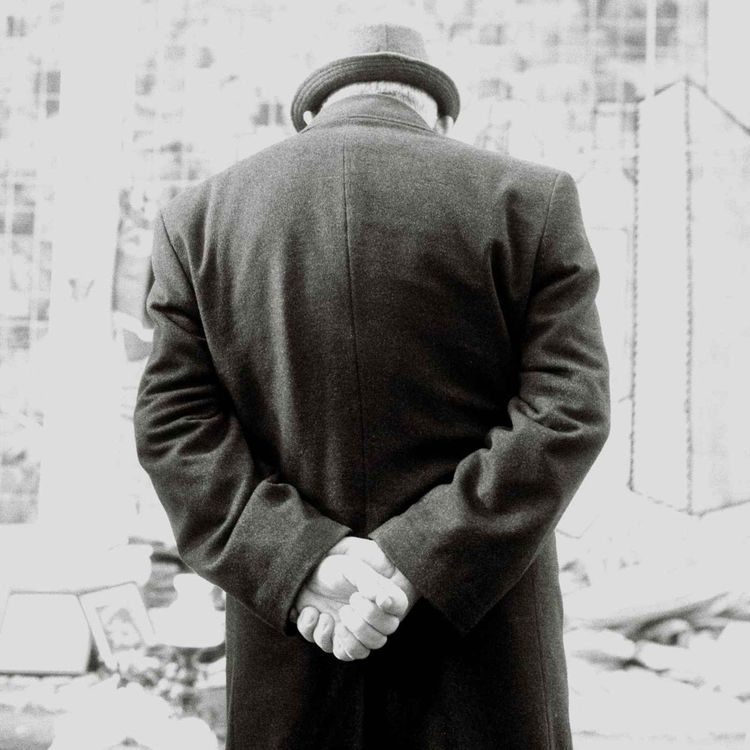 cover art for S6E01 : Sniffeurs de selles, bandeurs de pierres et main dans le dos