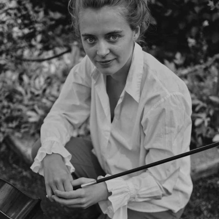 cover art for Fiona Feeley mélange son violoncelle avec sa voix dans une pièce de Fanny Libert   