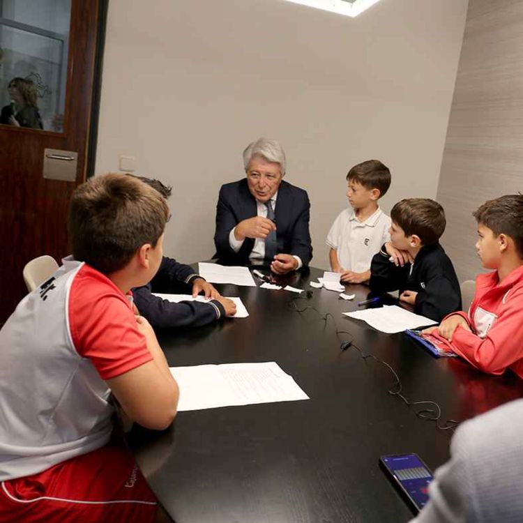 cover art for Entrevista a Enrique Cerezo, presidente del At. de Madrid