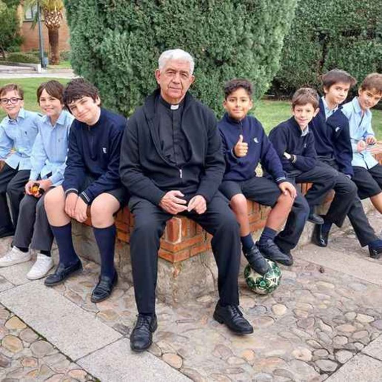 cover art for Entrevista a don Casimiro Jiménez, capellán de Tajamar