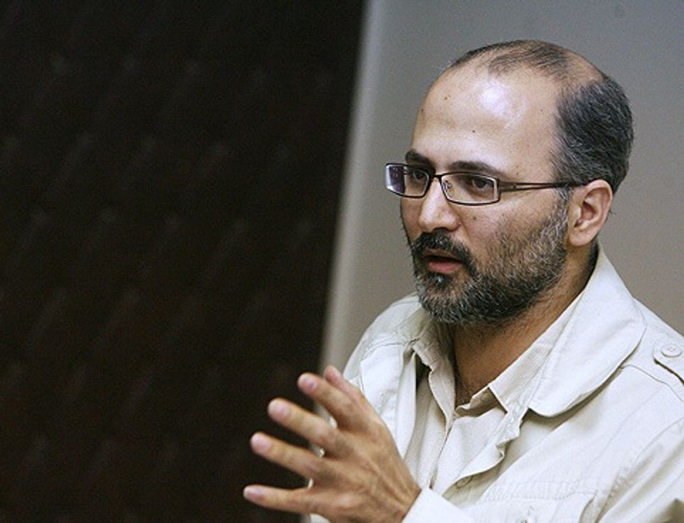 cover art for آموزش نقدنویسی؛ انواع نقد، انواع نظریۀ فیلم - حسین معززی‌نیا 