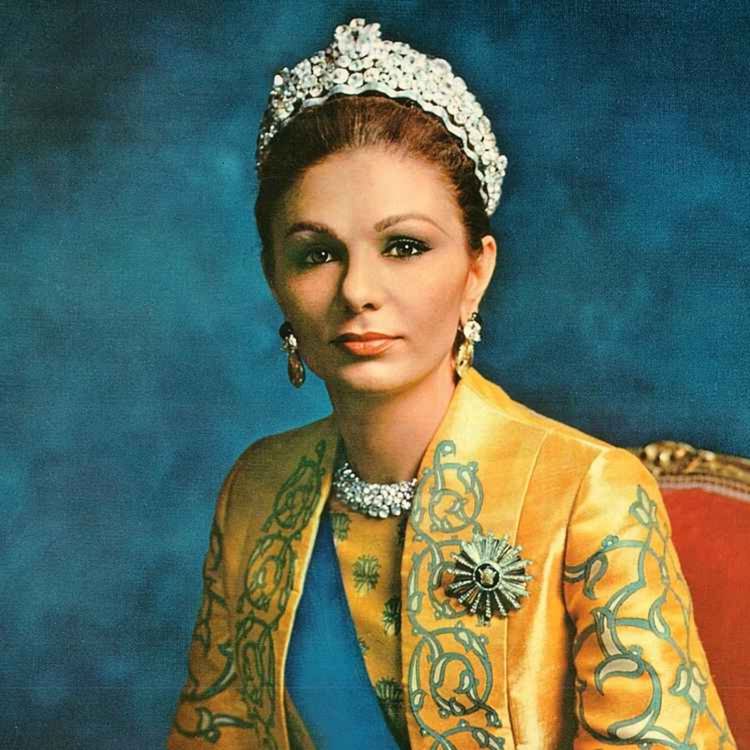 cover art for طنین تاریخ | قسمت شانزدهم | افتتاح دانشگاه فرح پهلوی و نگرانی شهبانو فرح پهلوی از حمله فرهنگی