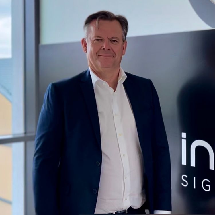 cover art for Pourquoi la décarbonation des bâtiments patine ? Le témoignage de Philippe Dénecé, Directeur Général du Groupe Intuis