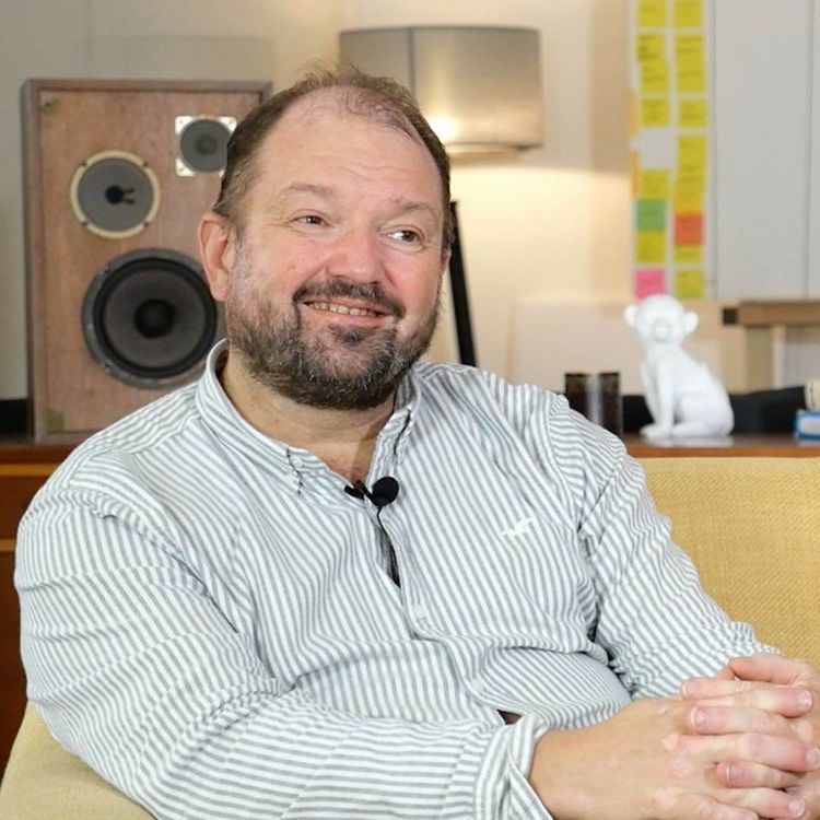 cover art for Olivier Lluansi, auteur de "Réindustrialiser : le défi d’une génération"