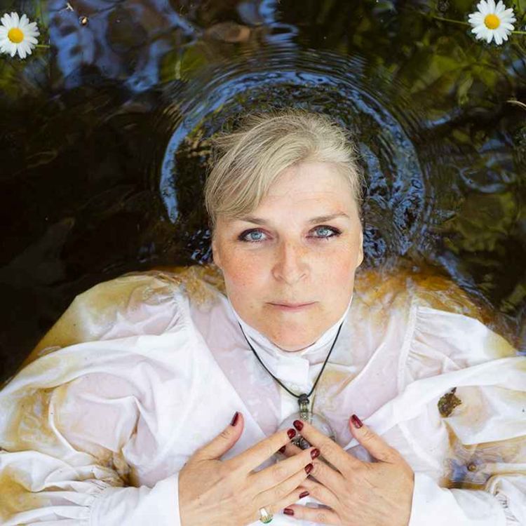 cover art for Författaren Ellen Marie Jakobsson Snackar Revolution & Gud