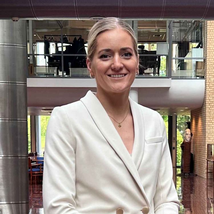 cover art for Hva koster det å stå i stormen? Emilie Enger Mehl om press og prinsipper