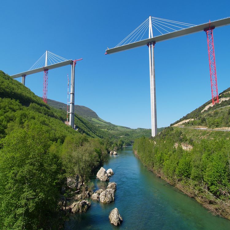 cover art for La construction  du viaduc de Millau - acier