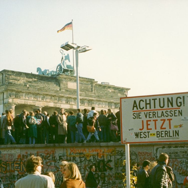 cover art for Episode 165. Live! 35 år siden Berlinmurens fall. Hva nå?