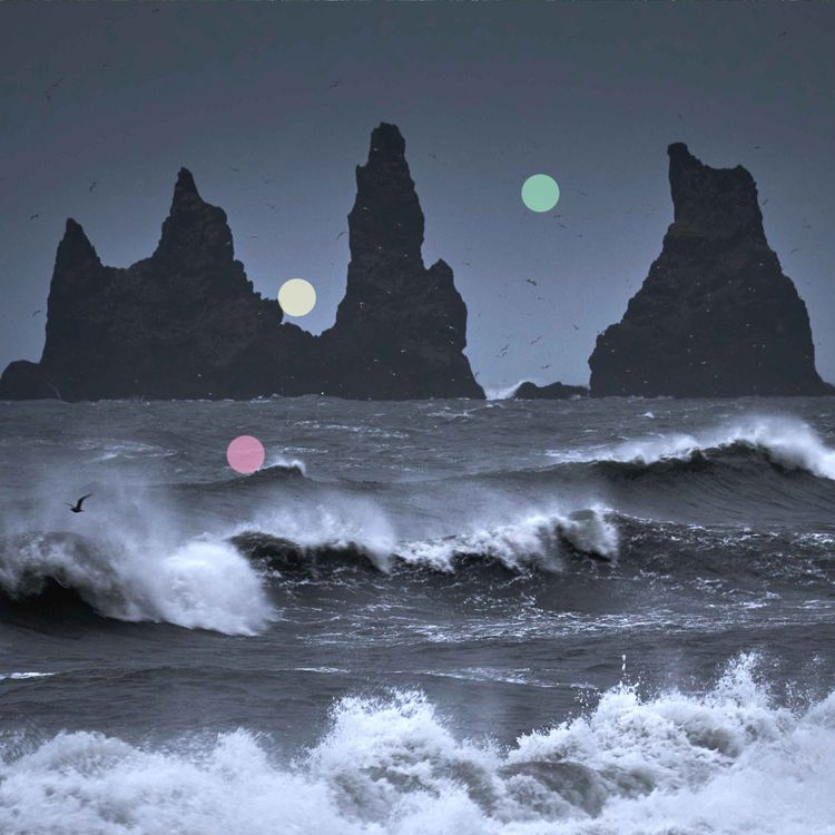 cover art for Onde potenti e lontane sulla spiaggia nera di Reynisfjara