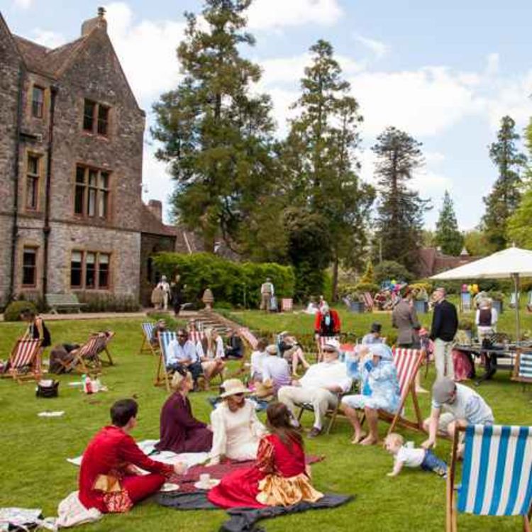 cover art for 37. Herrgårdarna, champagnen och de dekadenta – därför festar societeten som de gör