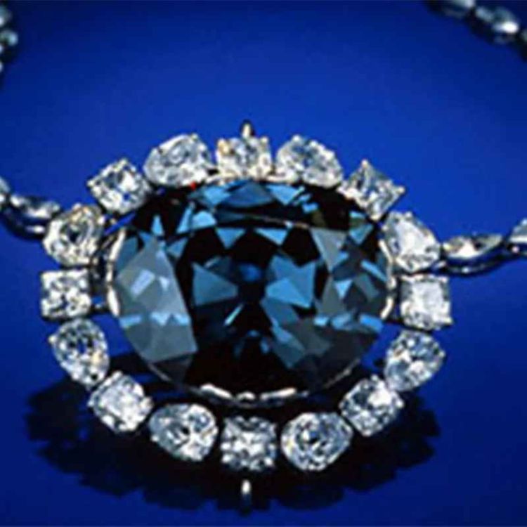 cover art for 67. Skvaller & förbannelser: Den olycksdrabbade Hope-diamanten