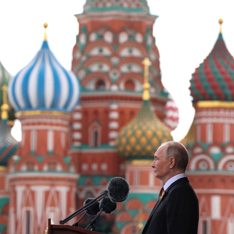 cover art for Китайские войска на параде Победы у Путина: Си присоединяется к Путину, чтобы досадить Трампу