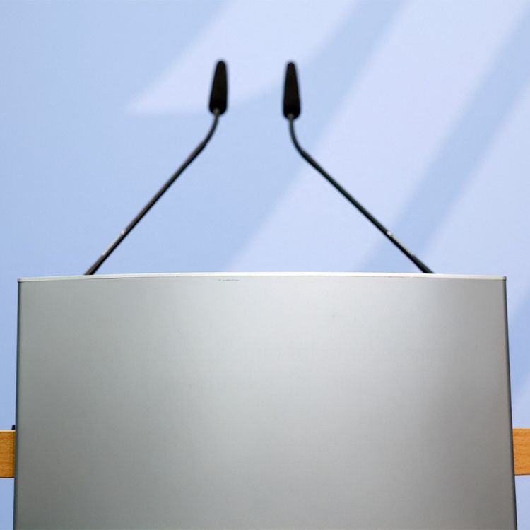 cover art for Путин не явился на мирные переговоры: потенциально исторический день обернулся хаосом