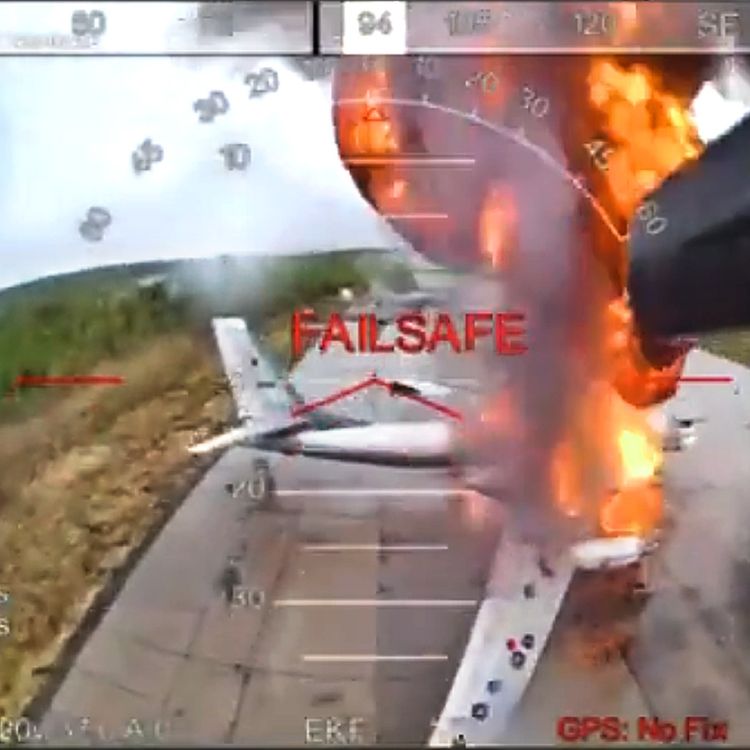 cover art for «Пёрл-Харбор Путина»: разрушительная атака Украины выводит из строя стратегическую авиацию в 2500 км от границы