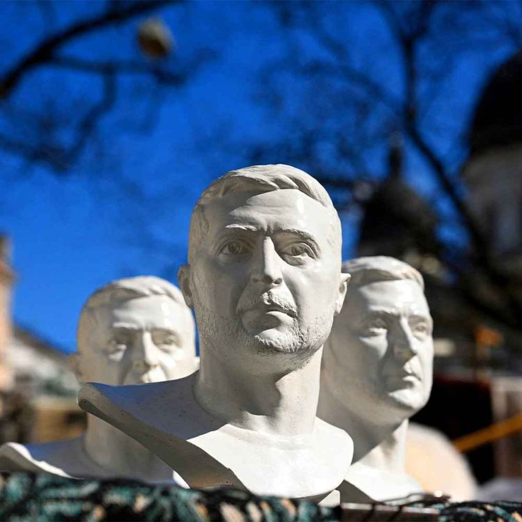 cover art for Трамп встретится с Путиным и Зеленским «на следующей неделе» и называет Россию «чрезвычайной угрозой для США» 