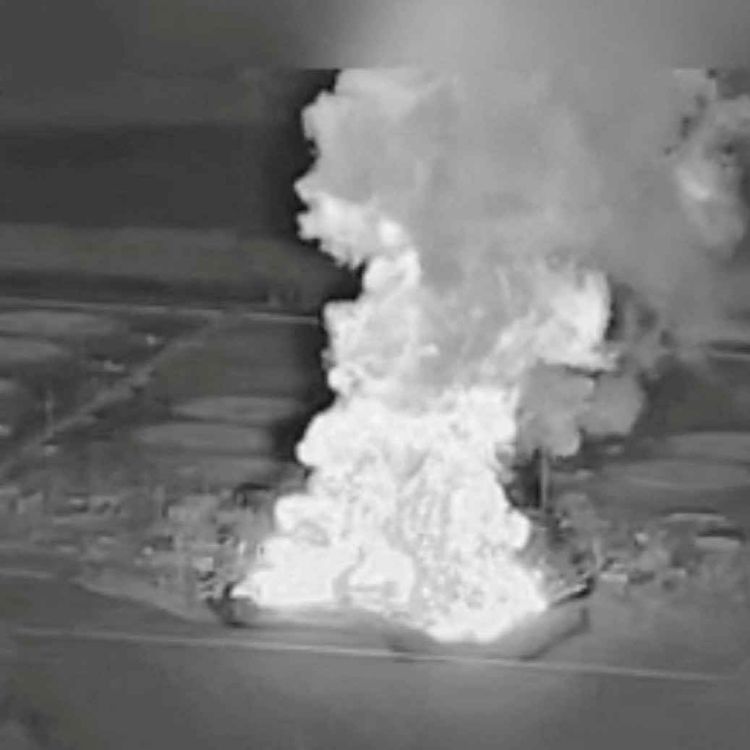 cover art for Украинские удары толкают Россию на грань нефтяной катастрофы 