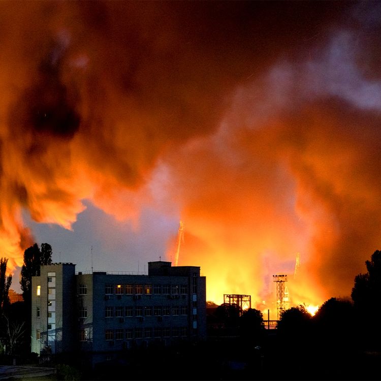 cover art for Атака дронами «терроризує» Київ протягом ночі, а голова НАТО попереджає: «краще вчитися говорити російською», якщо не буде нових танків, кораблів і літаків 