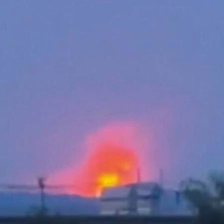 cover art for Вибухи на російському пороховому заводі та безліч жертв після атаки дронів на Харків