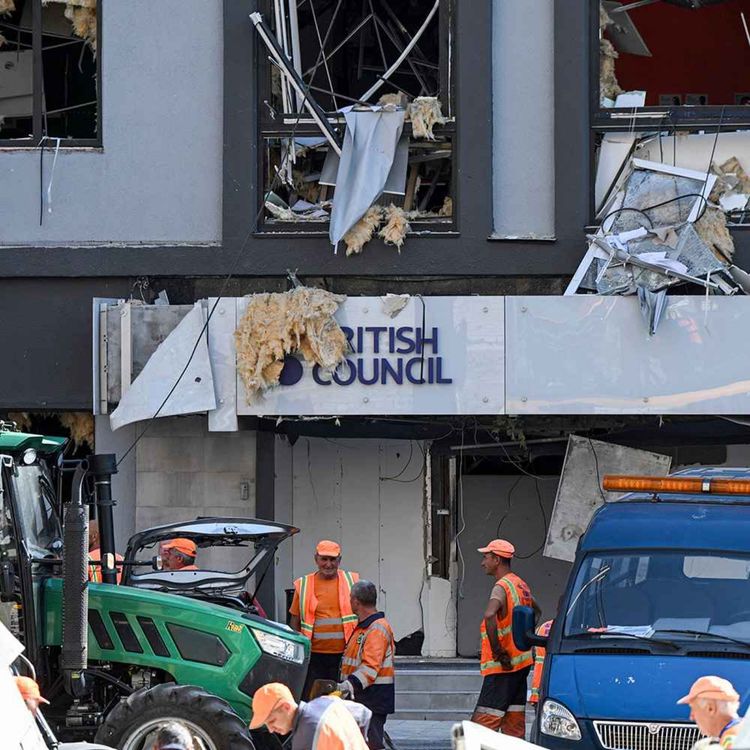 cover art for Два тижні після червоної доріжки в Алясці Путін убиває щонайменше 17 людей у другому за масштабом ударі війни. 