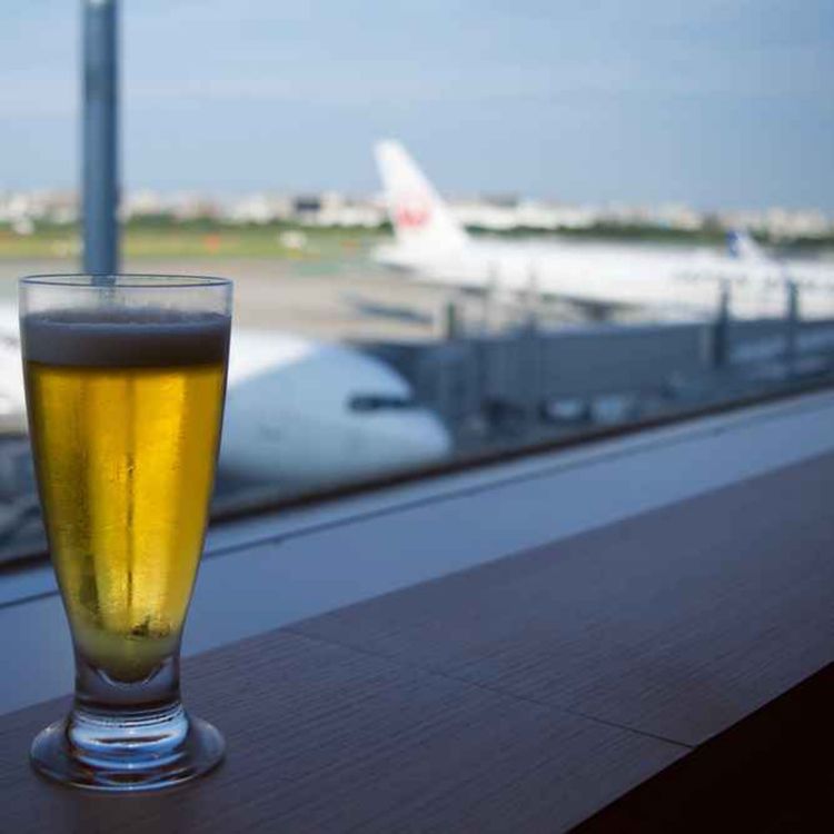 cover art for 'Who Needs to Drink Beer at That Time?' Ryanair Boss Calls for Ban on Early Morning Pre-Flight Pint - 07/05/2026