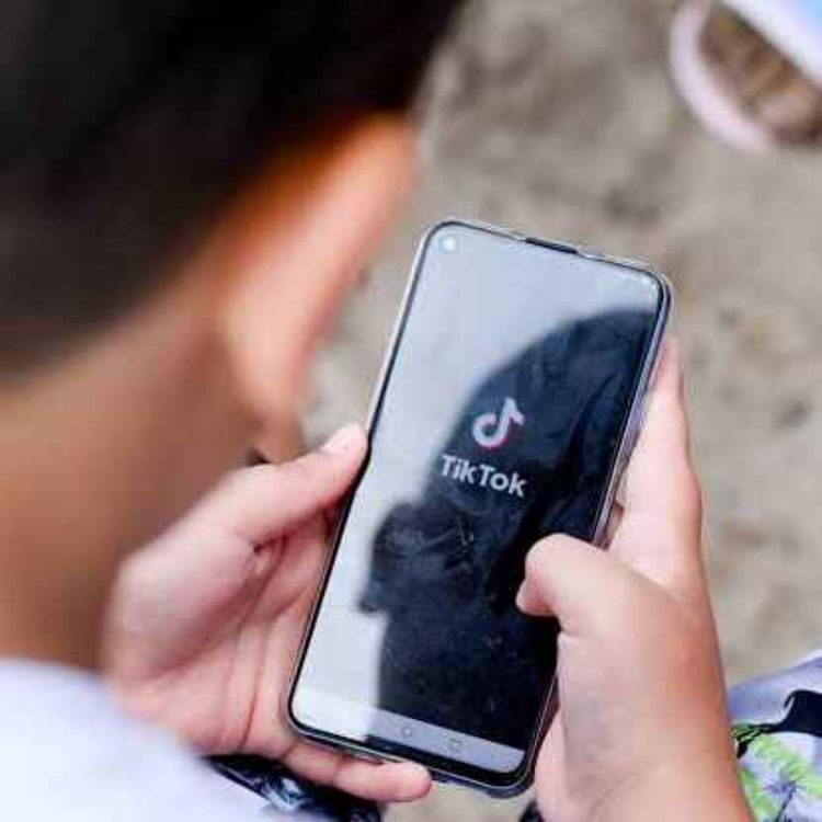 cover art for Kids Still on Social Media Despite Age Rules: Meath TD Calls for Action - 03/09/2026