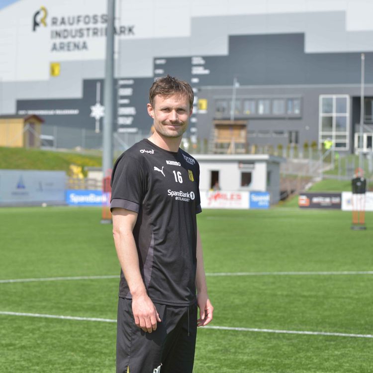 cover art for 17 år i toppfotballen. Kapteinen Ole Amund om hvordan karrieren får fart på ny, tida i Bodø Glimt, og hans tanker om livet etter fotballen.