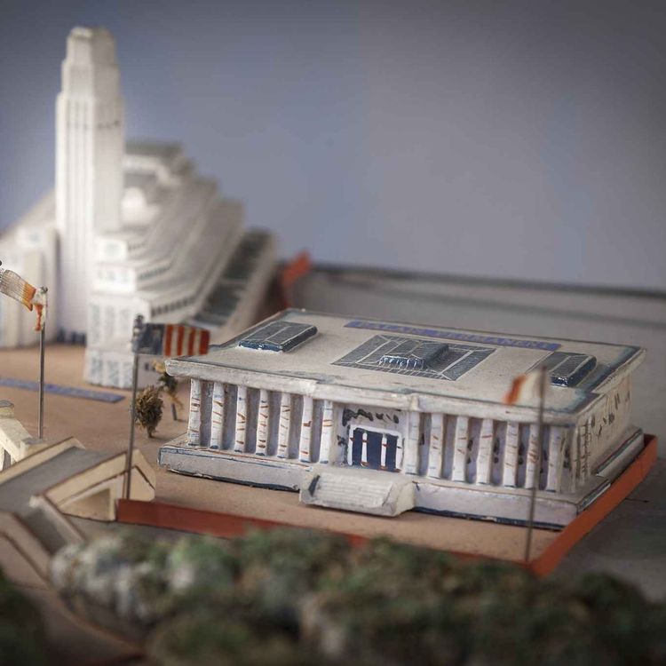 cover art for 4. La maquette de l'exposition coloniale 