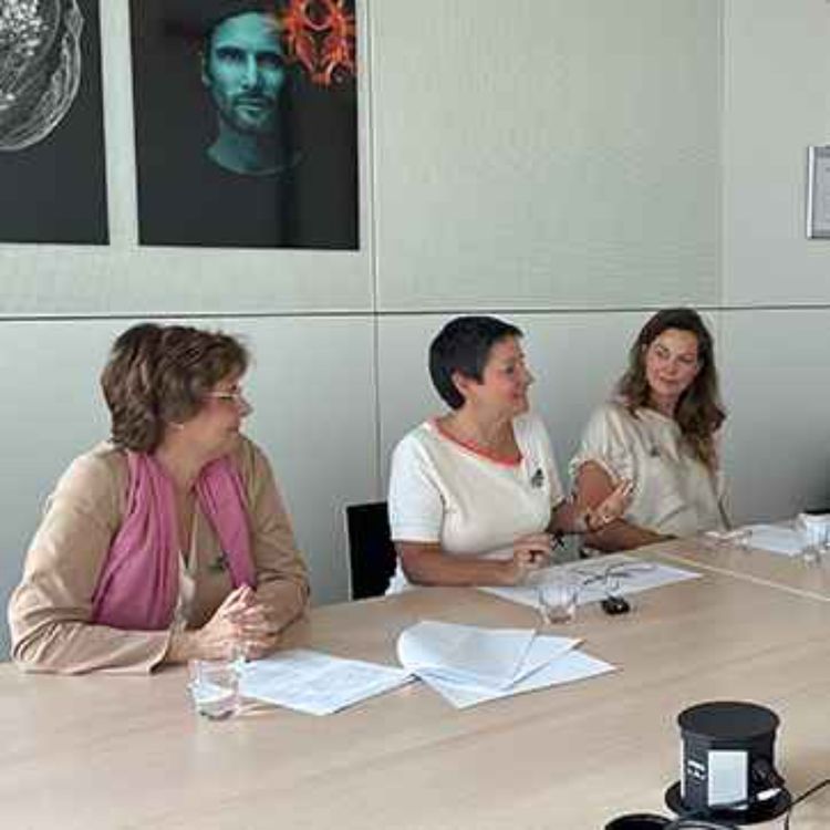 cover art for Female Health Matters: Frauen und ihre Brustgesundheit