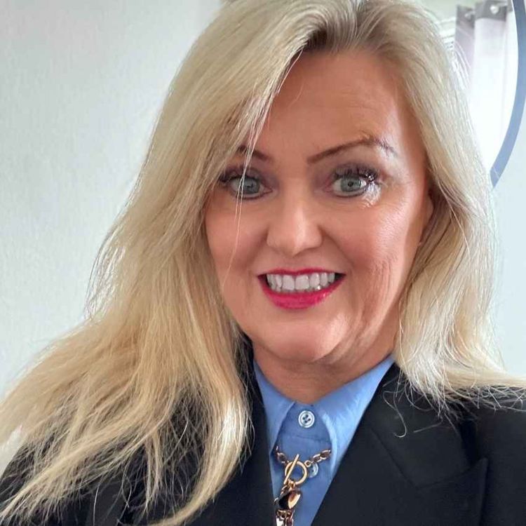 cover art for Anna brenner for å spre ilden