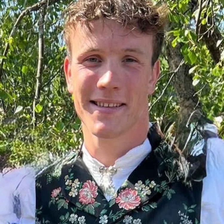 cover art for Reddet gjennom klassekameraters bønn?