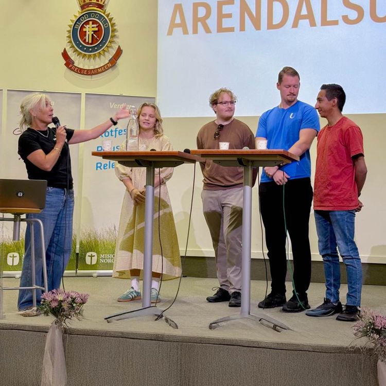 cover art for Bonusepisode: Bitre mostandere prøver å finne sammen