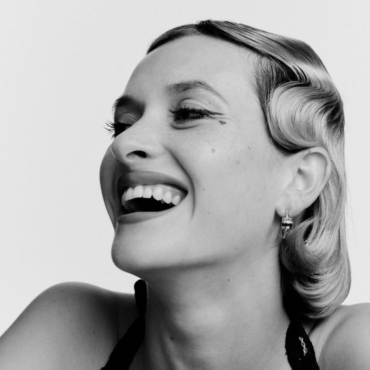 cover art for 🇫🇷 RUBY MAZUEL - Réinventer le métier de make-up artist