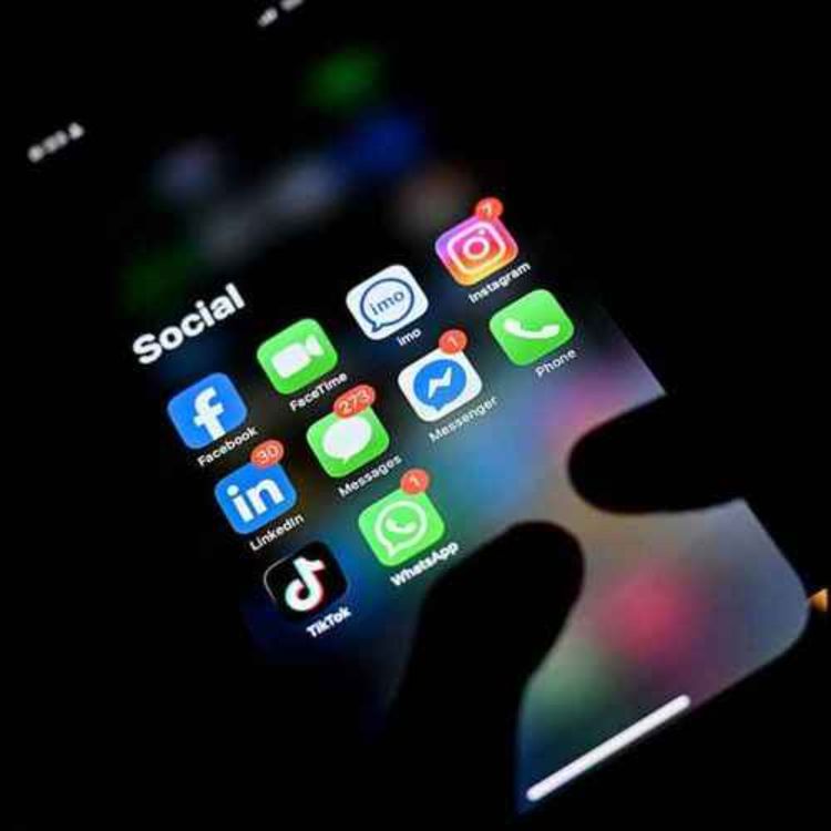cover art for Reality Check: is Starmer right to ban social media for children?