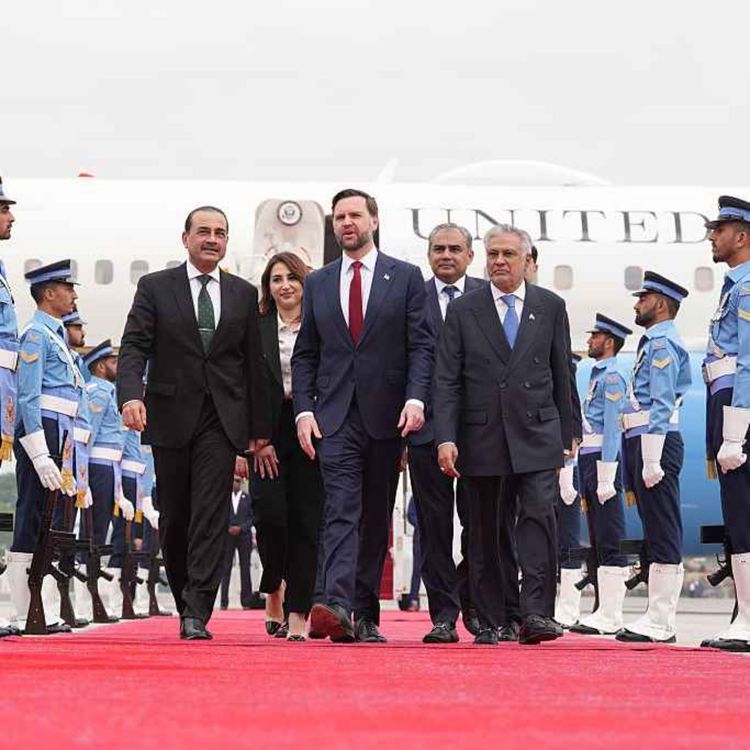 cover art for Isabel Hardman's Sunday Roundup - 12/04/2026