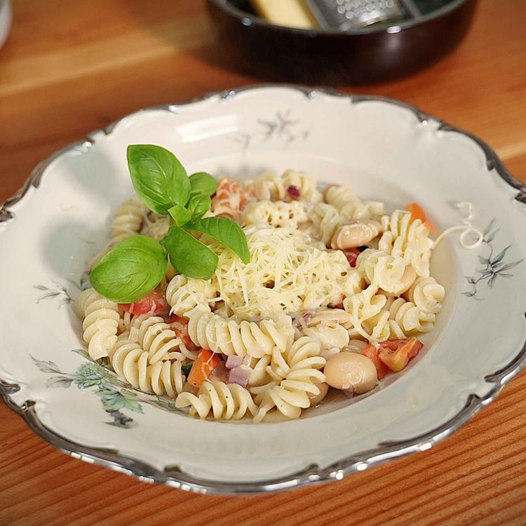 cover art for Den perfekte pastaret til når russerne kommer