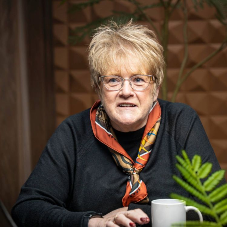 cover art for Hvorfor har vi blitt så dårlige til å lese? Med Trine Skei Grande