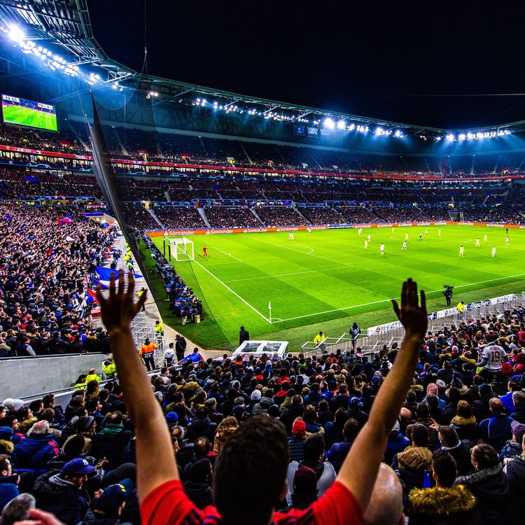 cover art for “Au Groupama Stadium près de Lyon, on a monté une ville éphémère pour un concert”