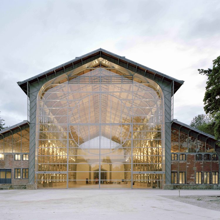 cover art for Comment un ancien hangar à ballons dirigeables est devenu un lieu culturel