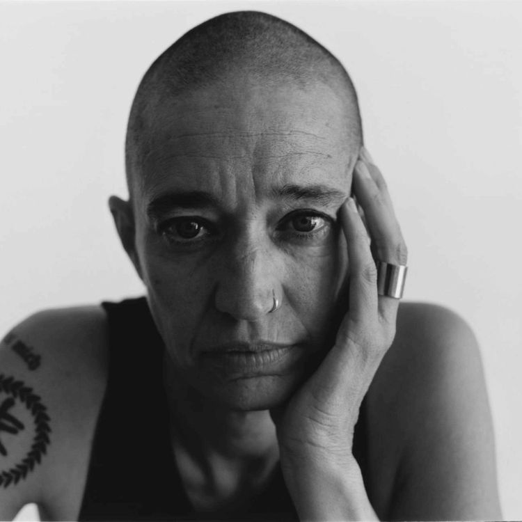 cover art for #161 Rebeka Warrior, écrivaine et musicienne : « A la guitare classique, je chantais des poésies. J’avais Baudelaire, Rimbaud sous la main, j’ai chanté tout ce que je trouvais dans la bibliothèque familiale »