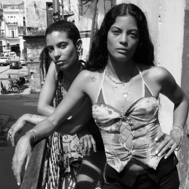 cover art for REDIFF Ibeyi, musiciennes : « La musique, ça a toujours été un moyen de se soigner et de se faire plaisir »