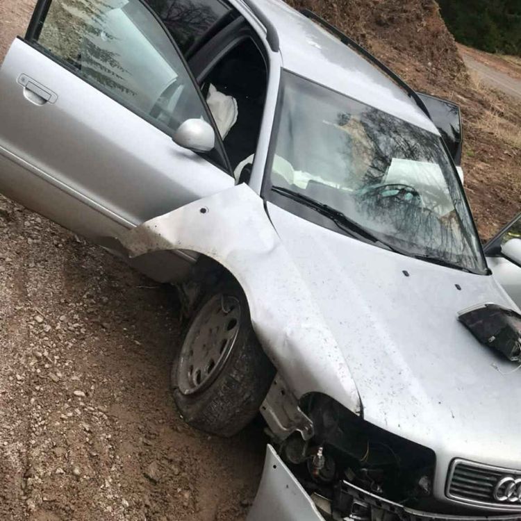 cover art for #45 En Audi A4 B5 Rakt Ut I Skogen