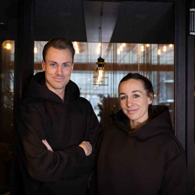 cover art for Mellan passen med Fanny och Mathias TRAILER