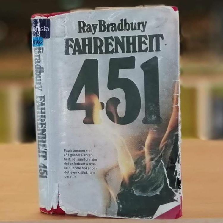 cover art for Klassikeren: Fahrenheit 451 av Ray Bradbury