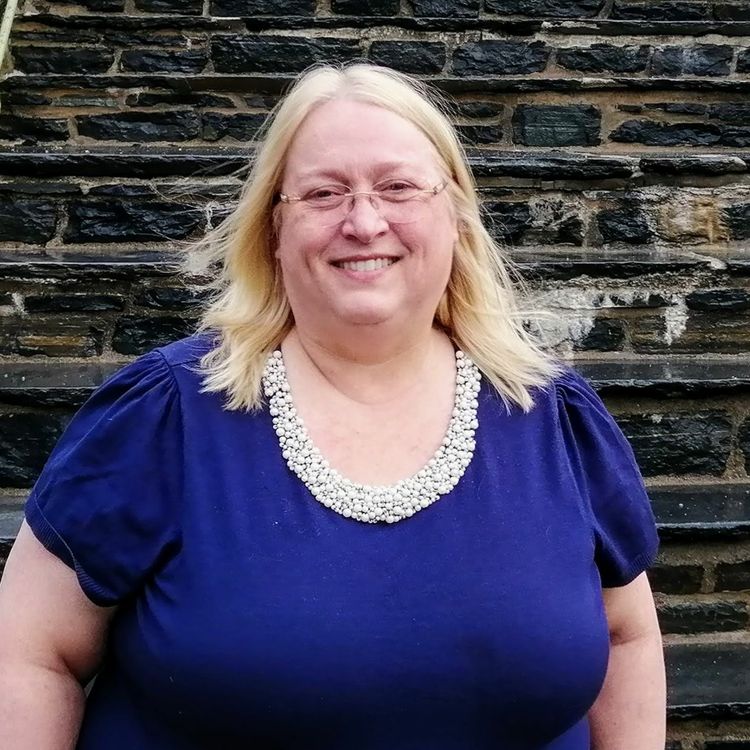 cover art for #247: Tre bøker i mitt liv: Kongsgård-rektor og forfatter Grethe Mahan